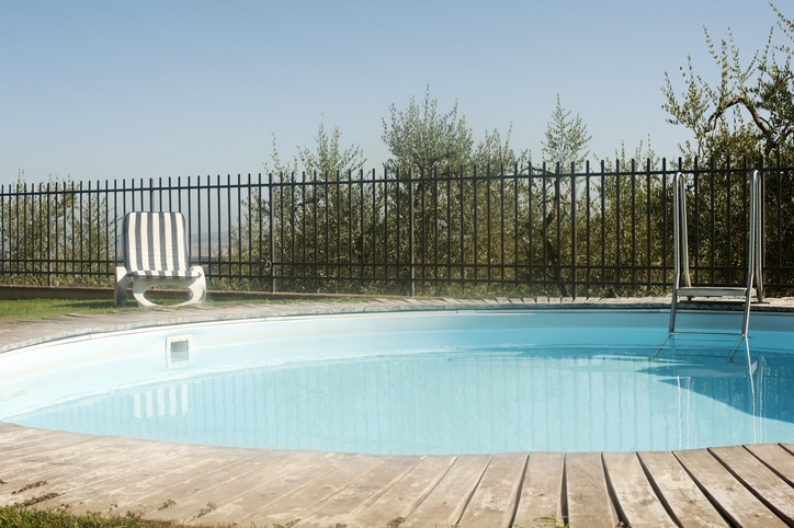 Fence around pool