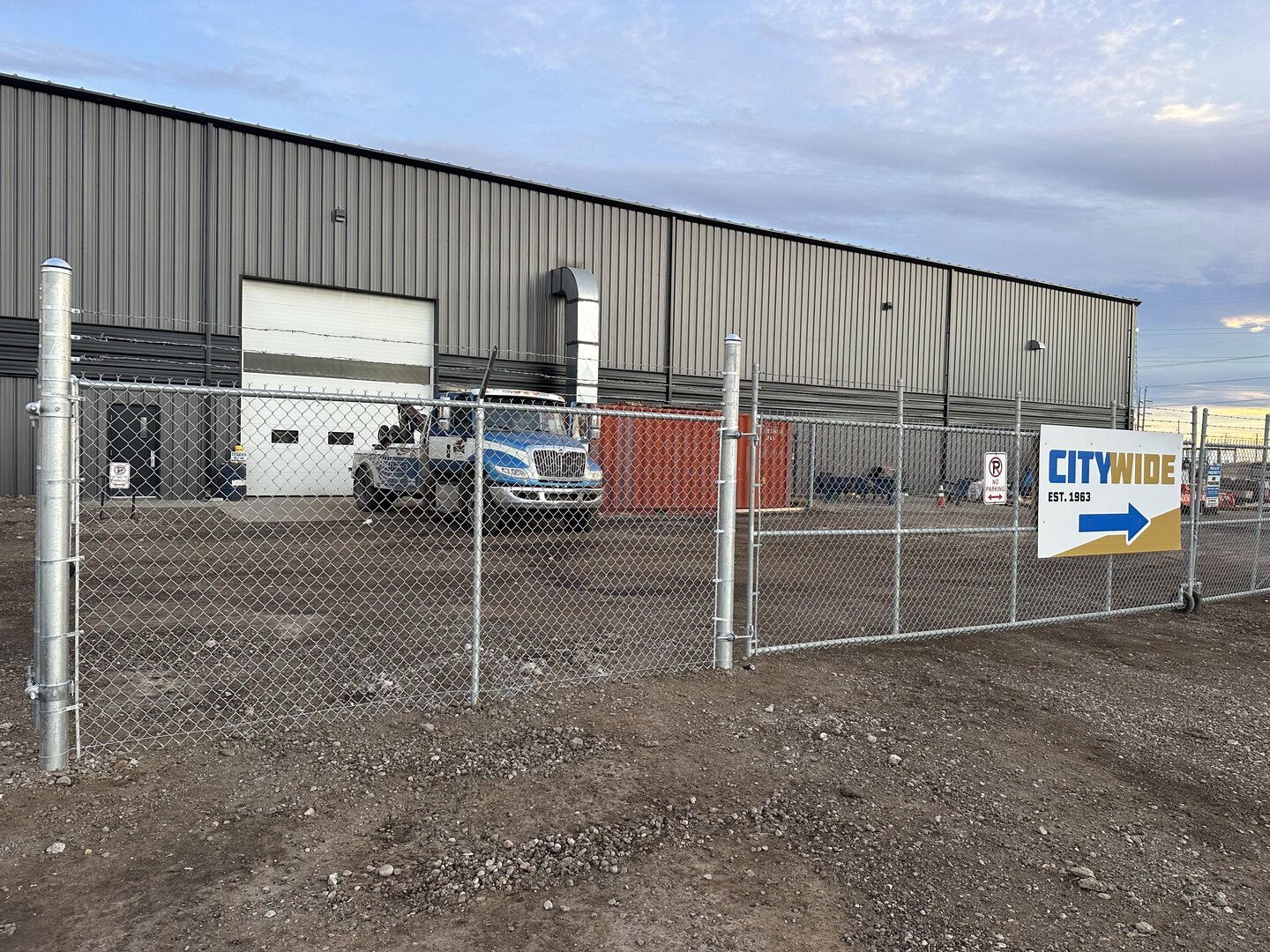 Commercial chain link fence