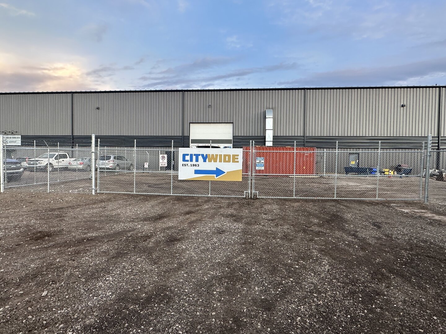 Commercial chain link fence