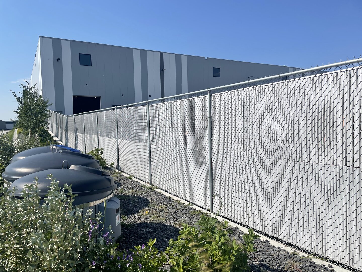 Commercial chain link fence