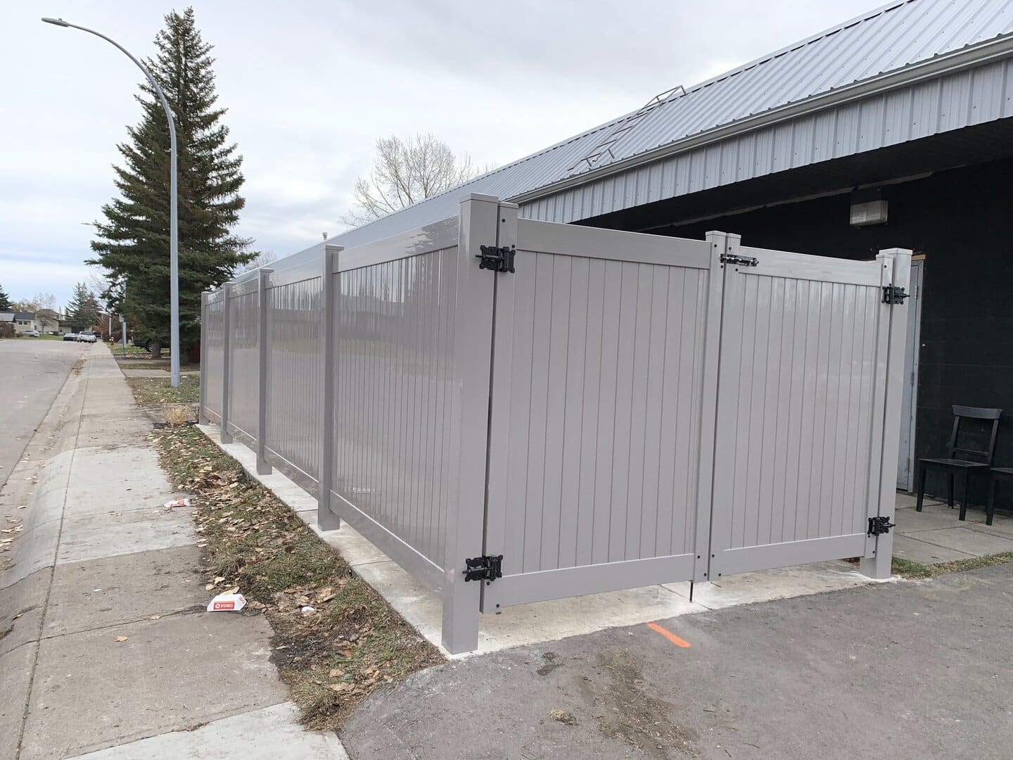 Commercial vinyl fence