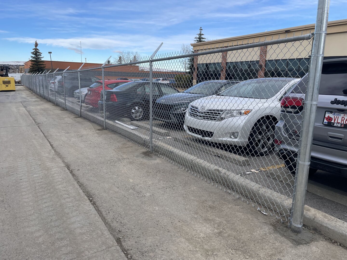 Commercial chain link fence