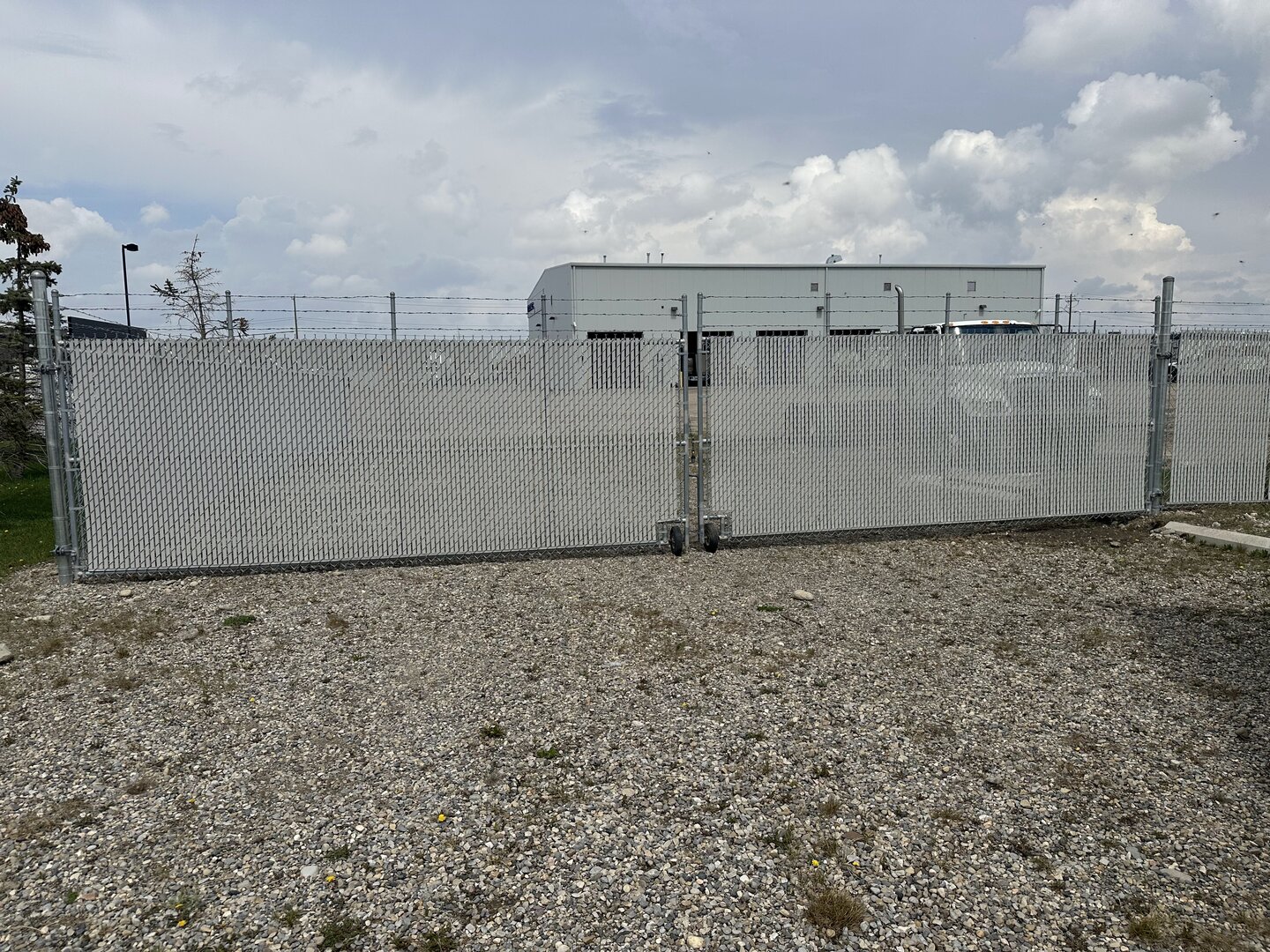 Commercial chain link fence