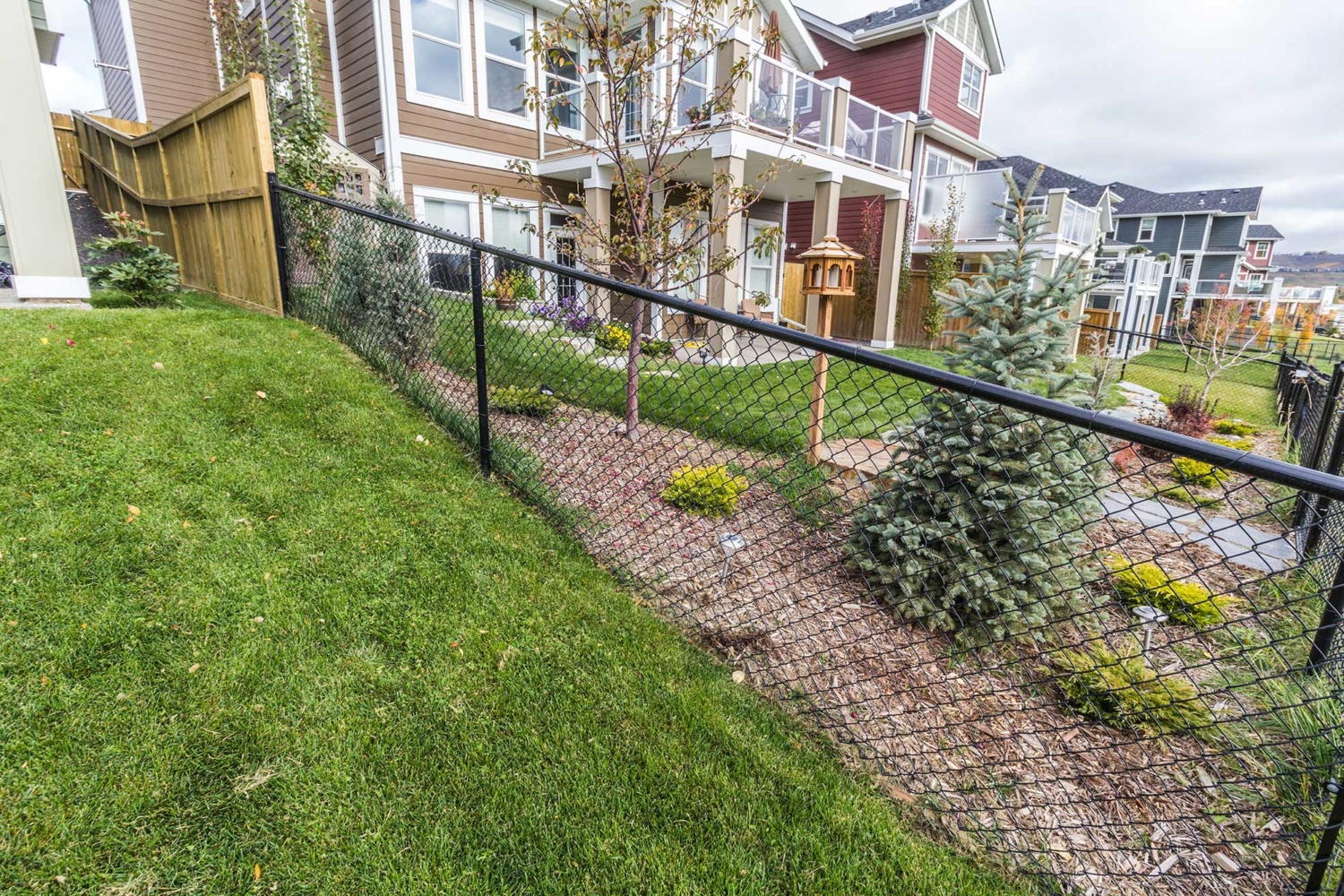 Fence Builders Calgary First Class Fencing (403) 9915995