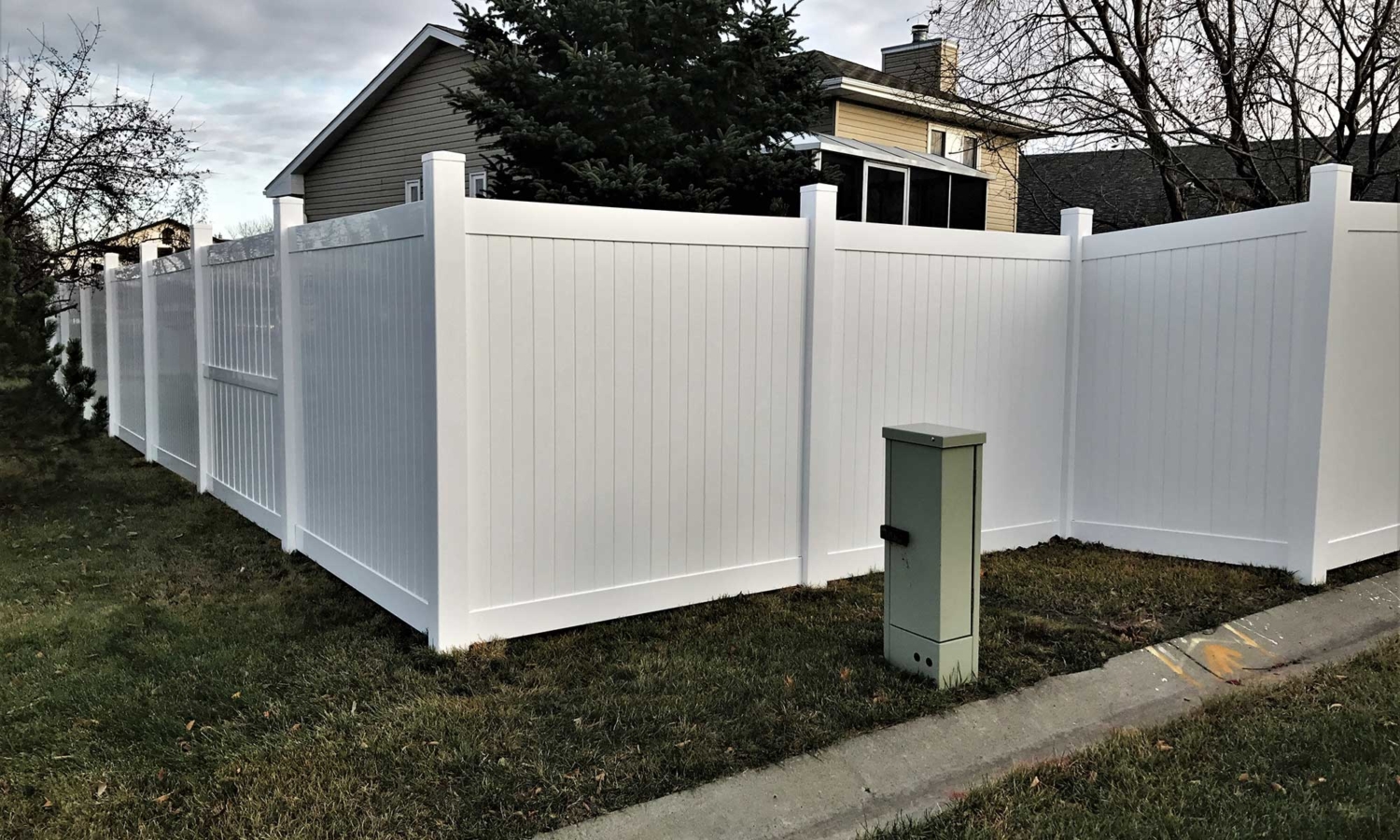 Fence Builders Calgary First Class Fencing (403) 9915995